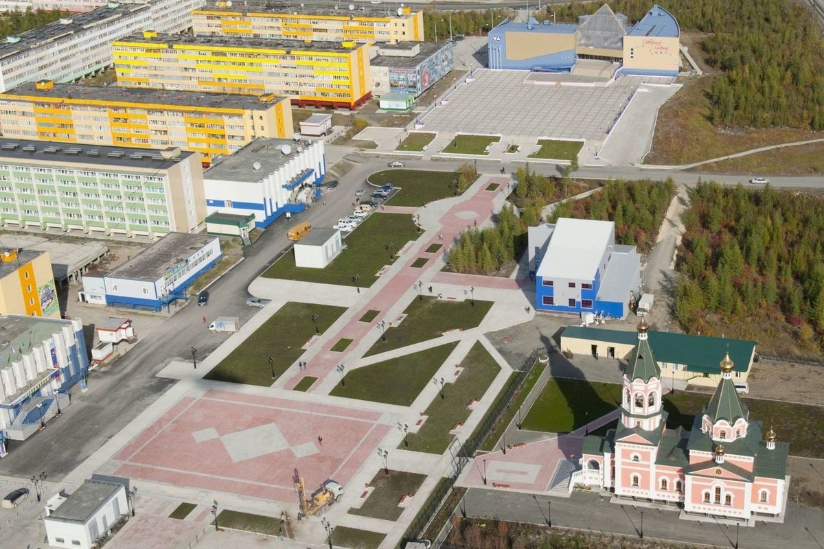 Жители аварийных домов якутского поселка Айхал получили сертификаты на расселение