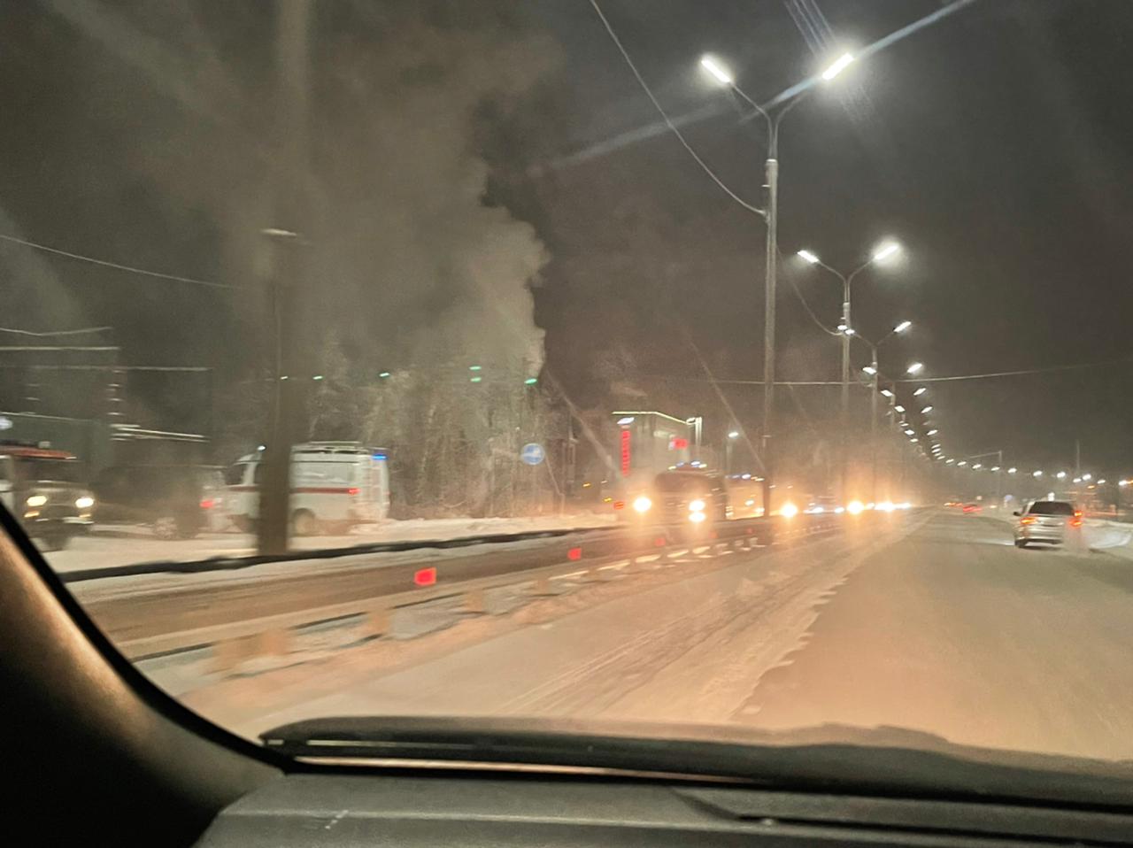 Автомойка в Якутске загорелась из-за хлопка газового баллона в машине