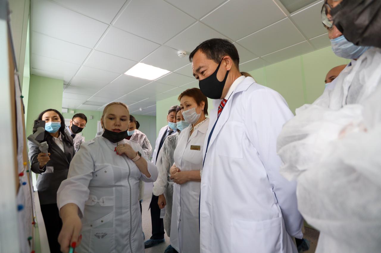 Глава Якутии отклонил предложение закрыть поликлиническое отделение в Удачном