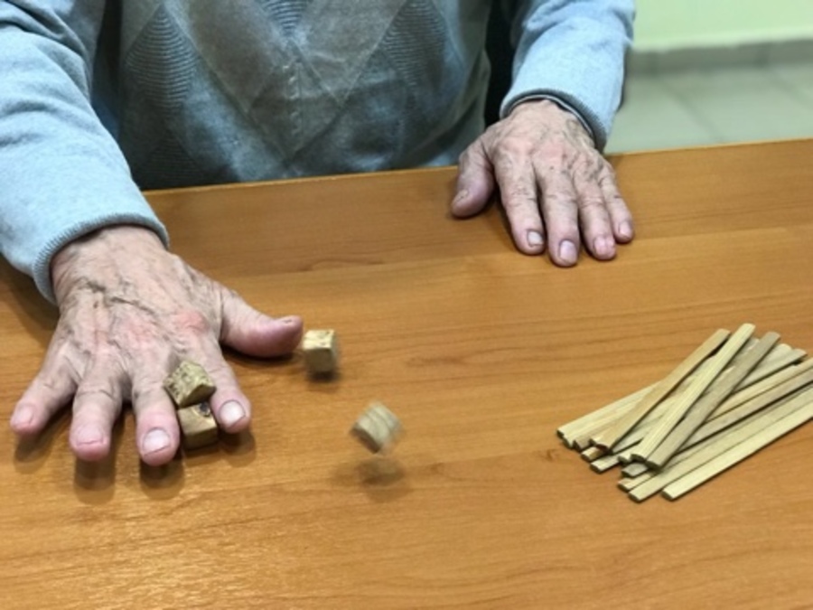 Порядка 40 якутян старше 60 лет посоревновались в играх хабылык и хаамыска