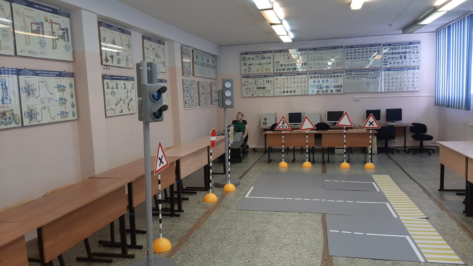 Новый кабинет по безопасности дорожного движения открыли в школе Нерюнгри в Якутии