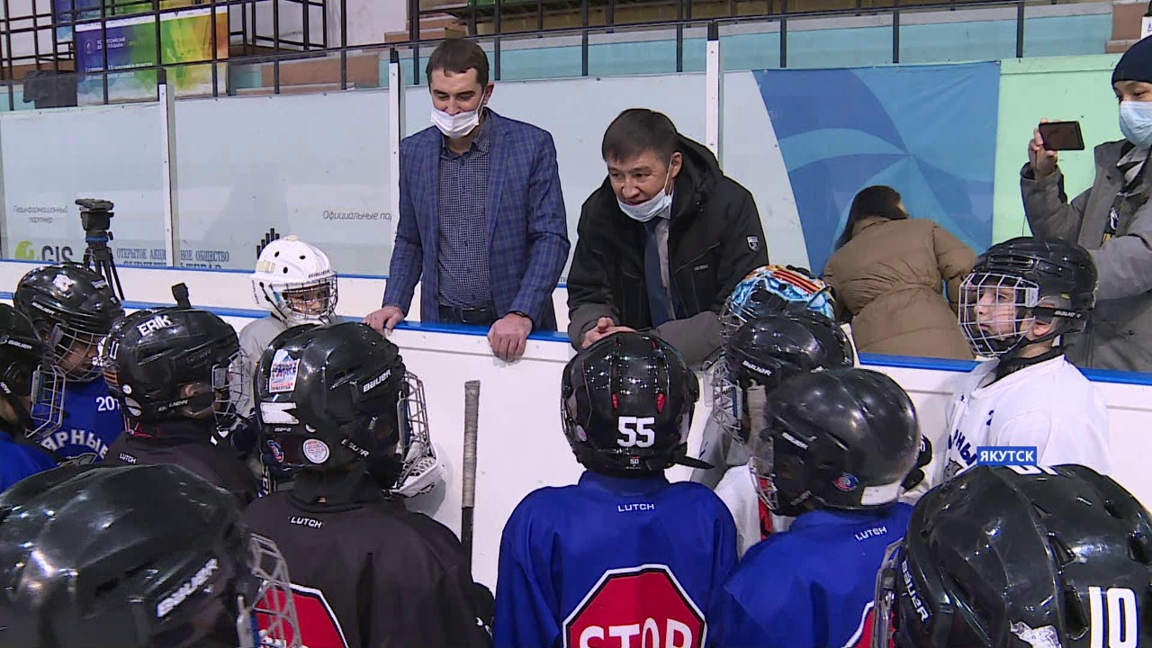 Глава Минспорта Якутии встретился с хоккейной командой «Полярные волки»