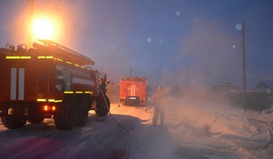 Частный дом сгорел в Якутске из-за неосторожного обращения с огнем