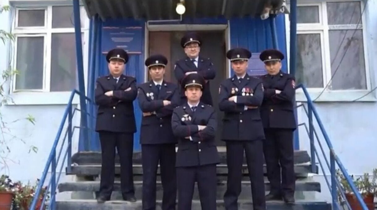Якутские полицейские поздравили коллег кавером на песню Артура Пирожкова