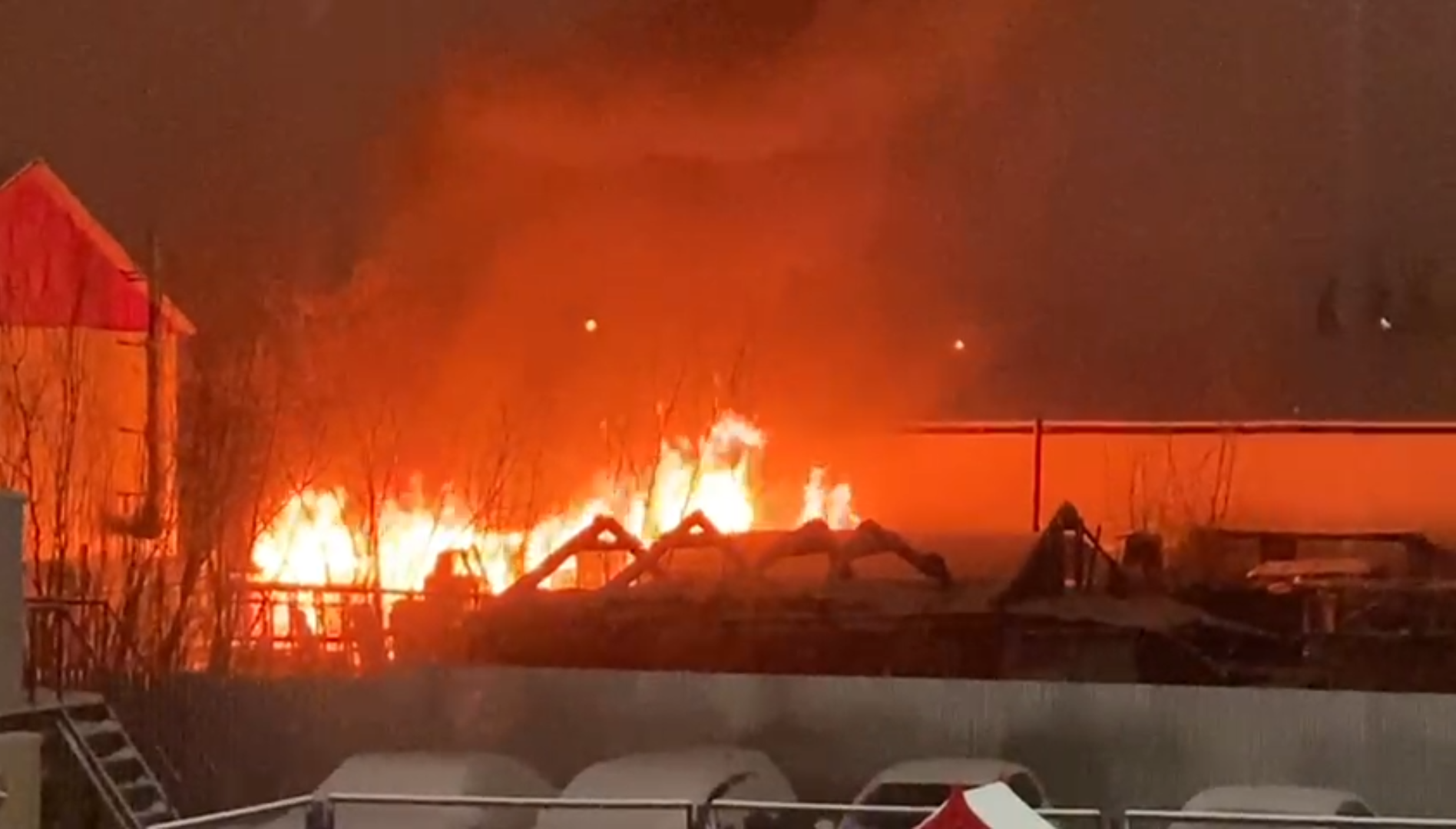 Пожар произошел в гараже на улице Красноярова в Якутске