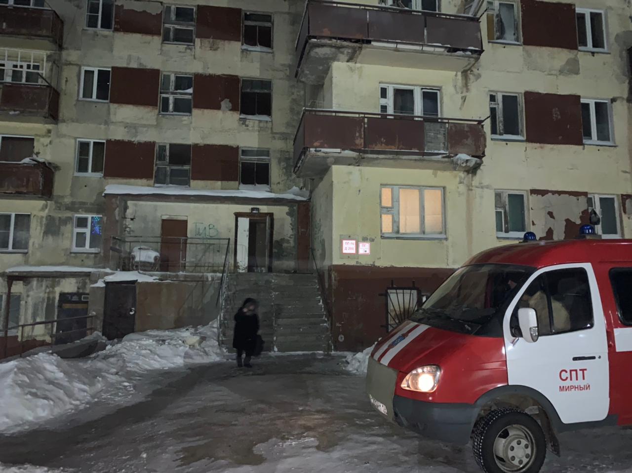Три человека погибли при пожаре в жилом доме в Мирнинском районе Якутии