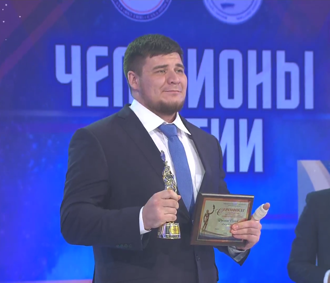 Лучших спортсменов 2021 года наградили в Якутии