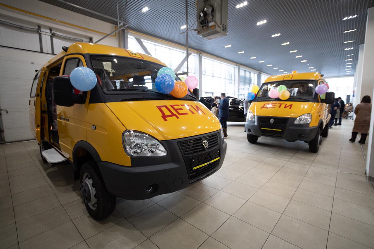 Школы Якутии получили 82 новых автобуса в 2021 году