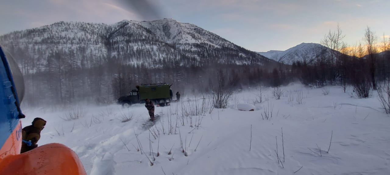 Водители застрявших на автозимнике грузовиков в Якутии вернулись домой