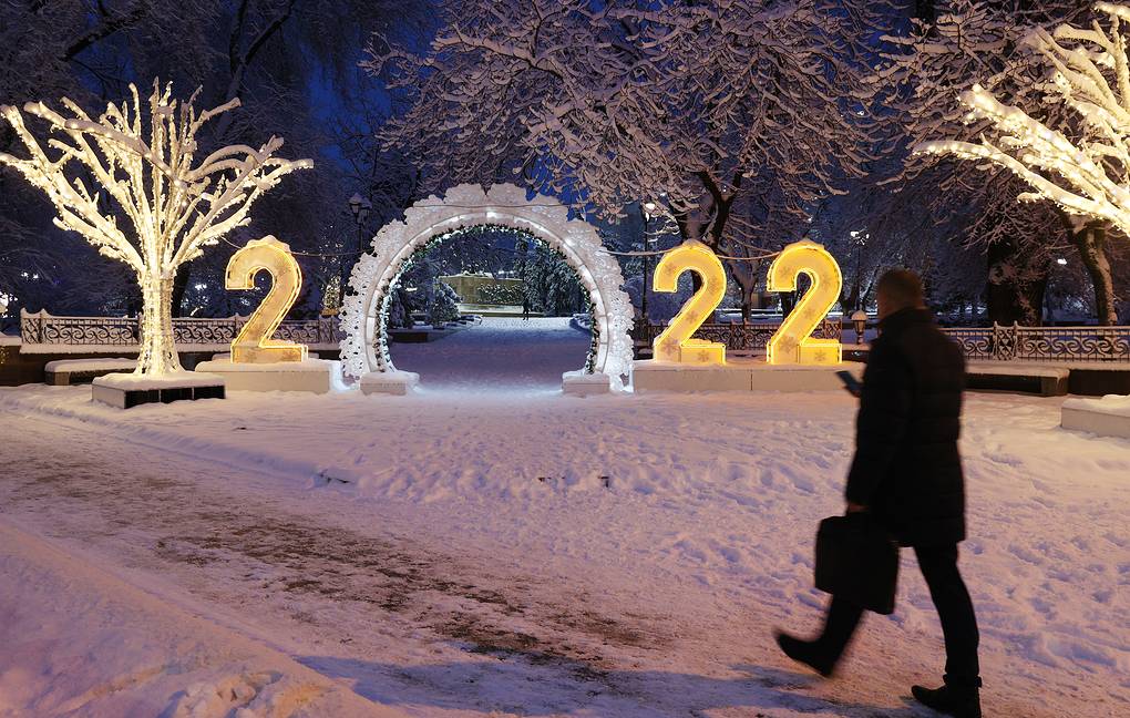 Более 45% опрошенных россиян довольны длительностью новогодних каникул