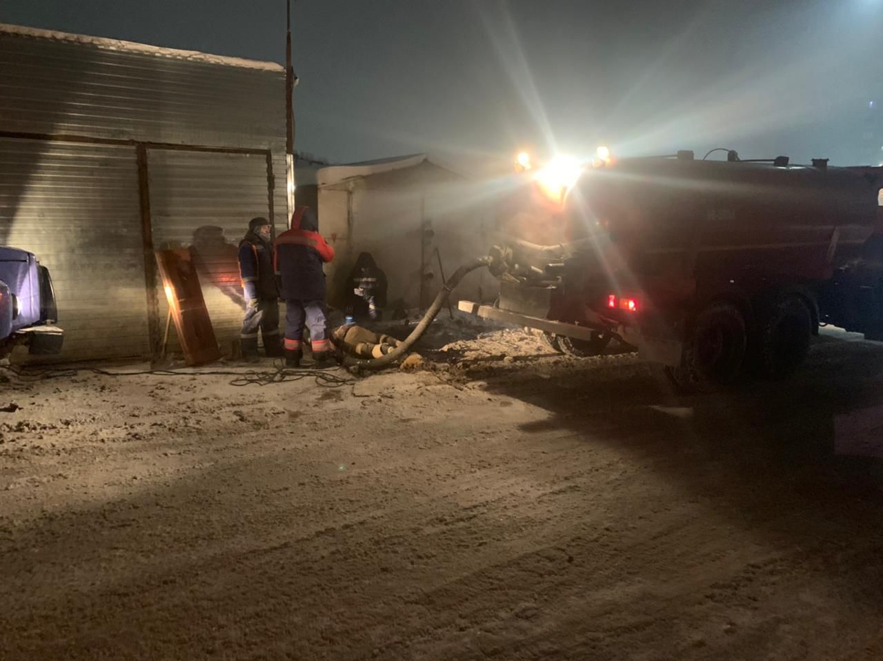 Трубопровод повредили во время буровых работ в Якутске