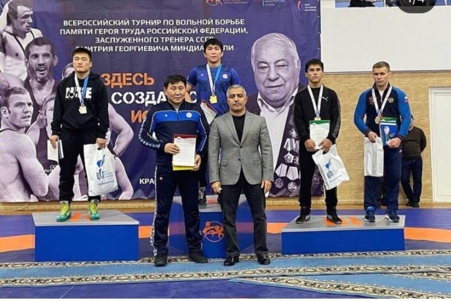 Студент СВФУ победил на всероссийском турнире по вольной борьбе