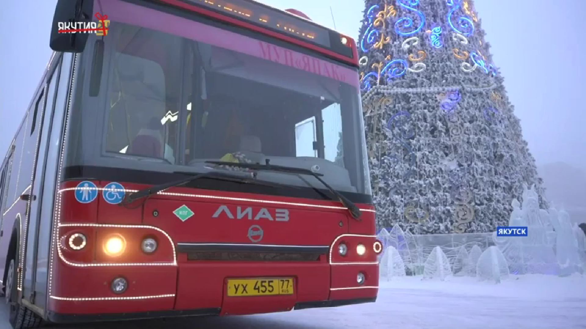 Новый выпуск передачи «Утро Якутии» сняли в новогоднем автобусе