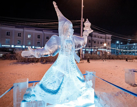 Ледовые и снежные скульптуры украсили Якутск