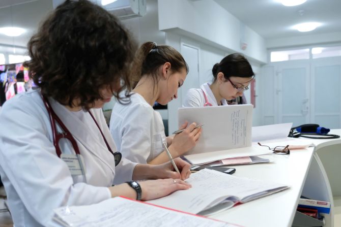 Более тысячи медиков потребуется для работы в новом онкодиспансере Якутии