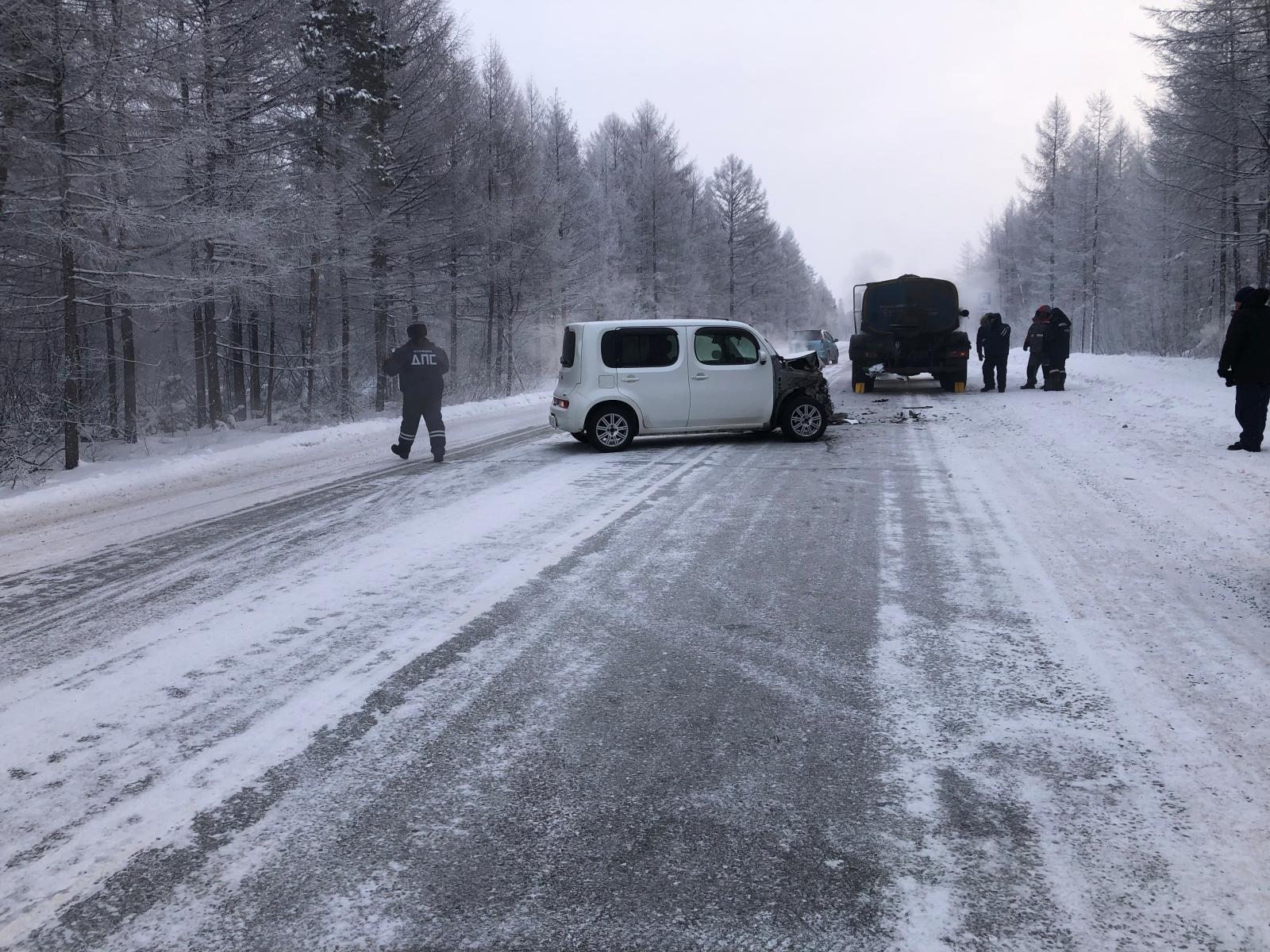 Мужчина пострадал в ДТП с машиной и автоцистерной в Якутии