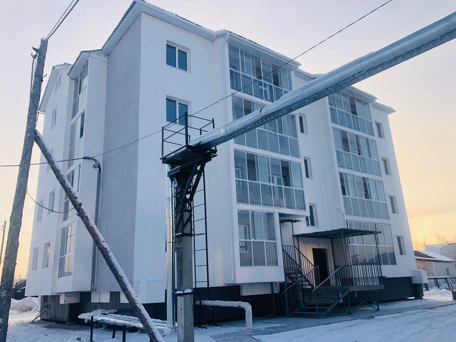 Порядка 30 семей переедут из аварийных домов в двух районах Якутии
