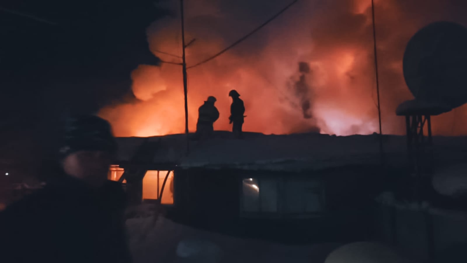 Восемь человек эвакуировали при пожаре в жилом доме в Алдане в Якутии