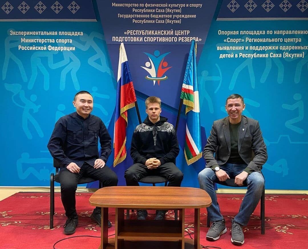Артем Соколов провел мастер-класс для юных футболистов в Якутске
