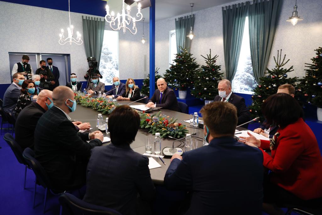 Премьер-министр РФ встретился с ювелирами из Якутии