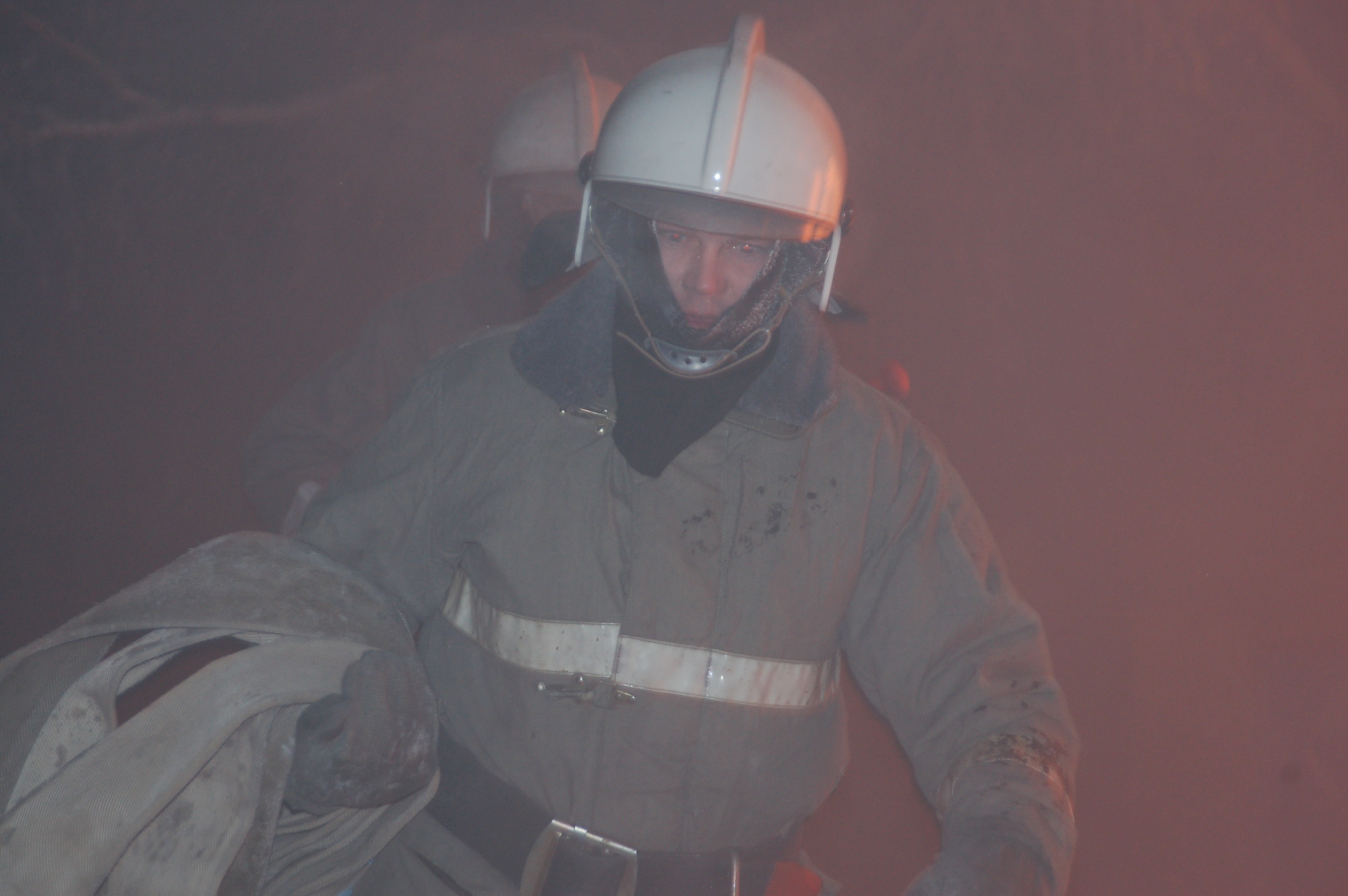 Поджог мог стать причиной пожара в гараже с квартирами в Якутске