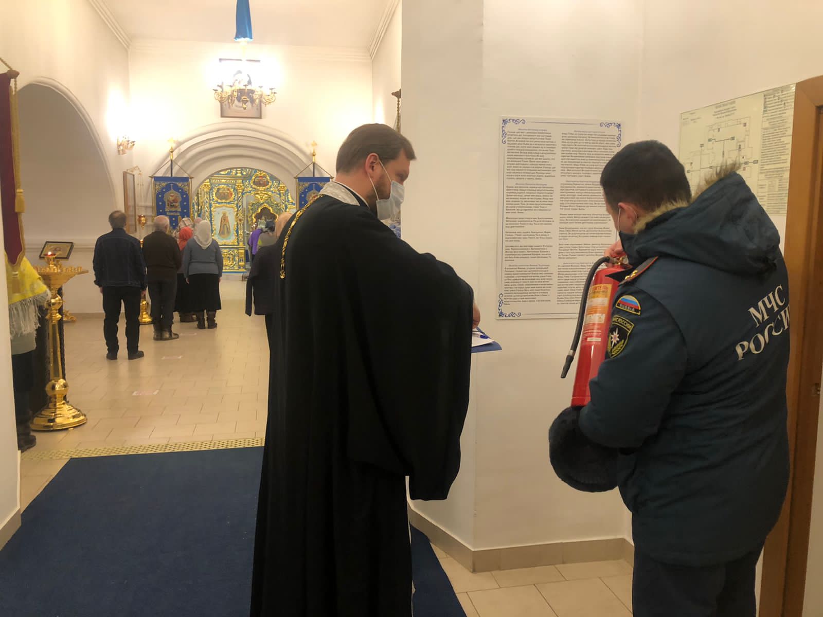 Сотрудники МЧС провели профилактическую работу на объектах религиозного назначения в Якутске