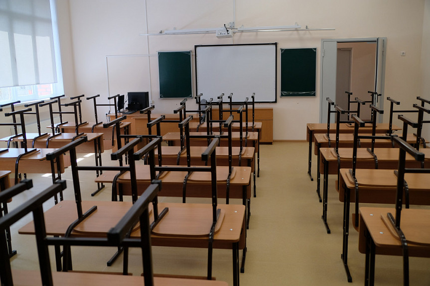 Учащихся школ Якутска, кроме 9 и 11 классов, перевели на дистанционное обучение
