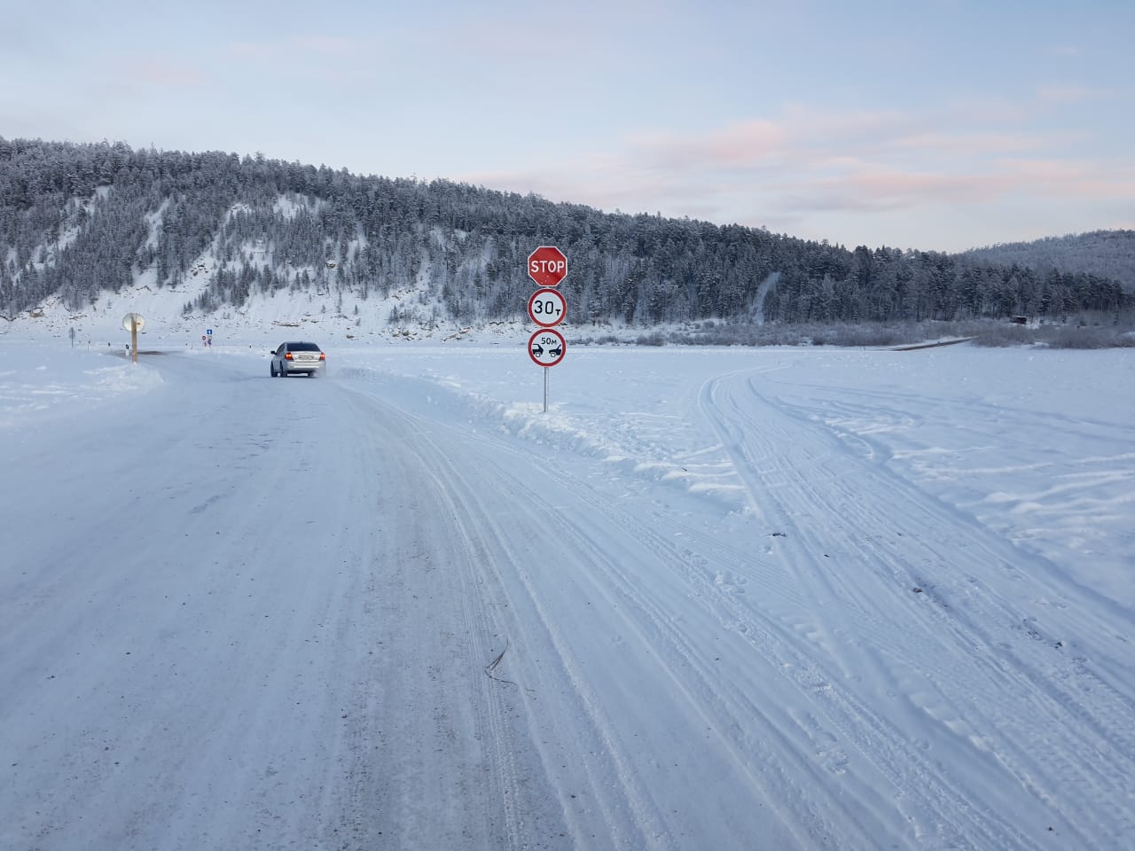 Грузоподъемность автозимника на реке Амге в Якутии увеличили до 30 тонн