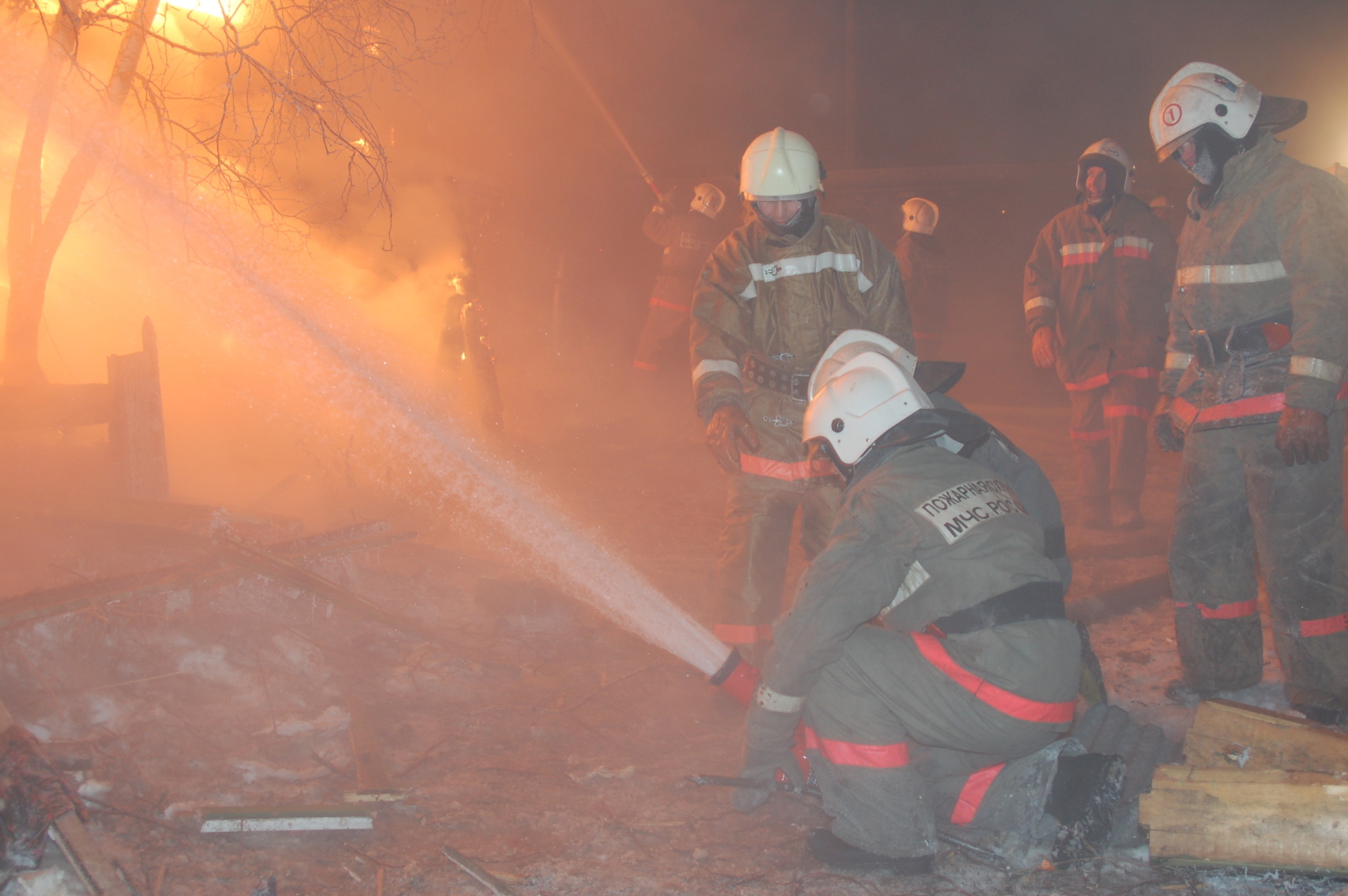 Многоквартирный жилой дом сгорел в Мирном