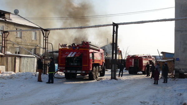 50 человек эвакуировали при возгорании в якутском Мирном