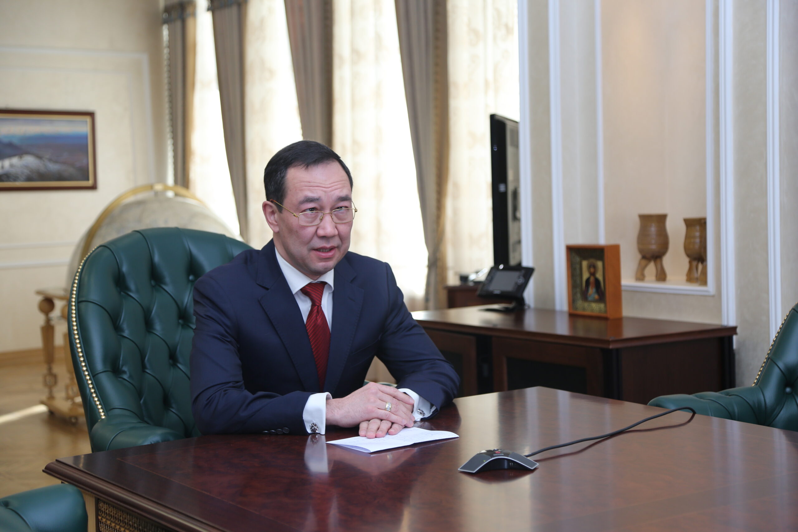 Глава Якутии поручил принять все меры по сохранению социально-экономической стабильности