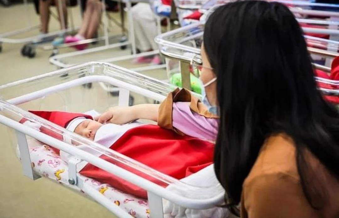 Более 850 детей родились в Якутии за первый месяц Года матери