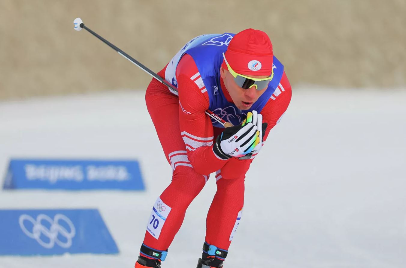 Лыжник Александр Большунов завоевал серебро Олимпиады в гонке на 15 км