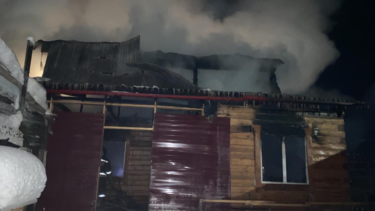 Шесть человек, в том числе дети, погибли в результате пожара в селе Сунтар в Якутии