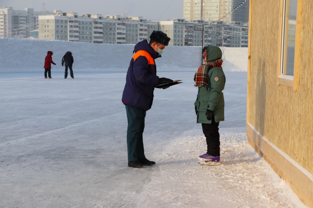 Специалисты МЧС РФ рекомендуют выбирать безопасные места зимнего отдыха