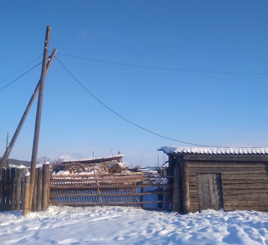 Отключение электроэнергии произошло в селе Олекминского района Якутии из-за обрыва провода грузовиком