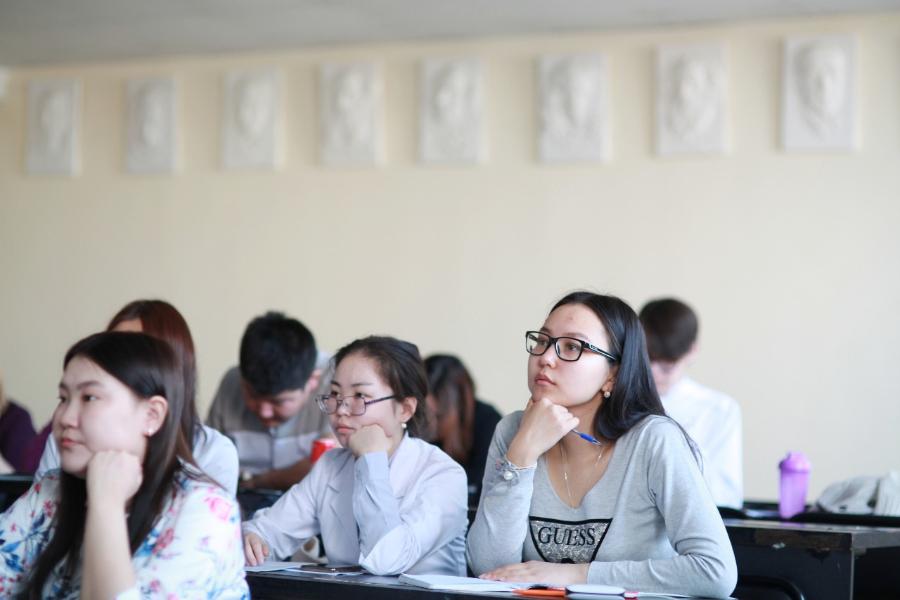 Студенты СВФУ встретились с работодателями из восьми районов Якутии