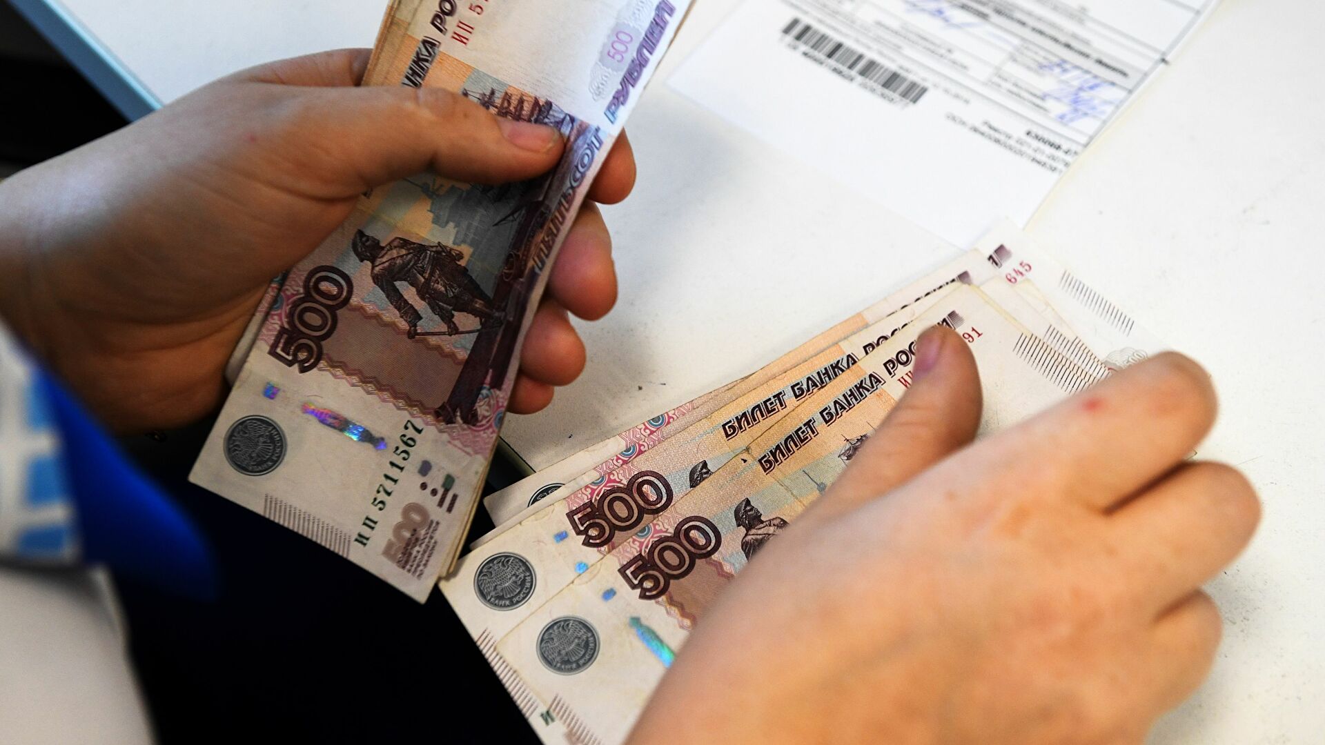 Родители более 40 тыс детей 8-16 лет получат новые выплаты в Якутии