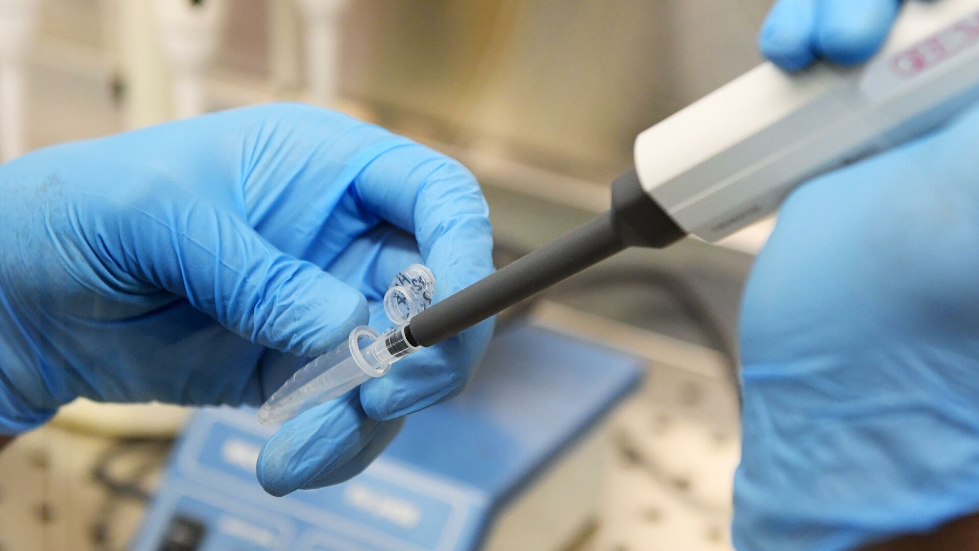 Минздрав РФ зарегистрировал вакцину от коронавируса «Конвасэл»