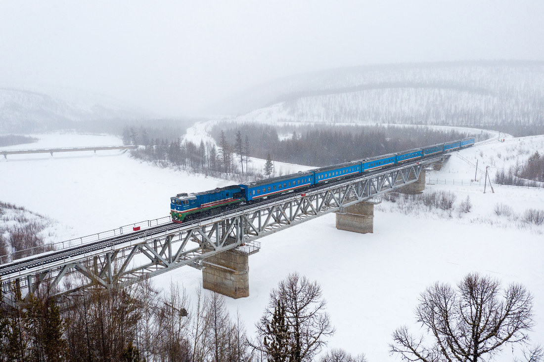 Поезда РЖД доставят в Якутию продовольствие из Москвы