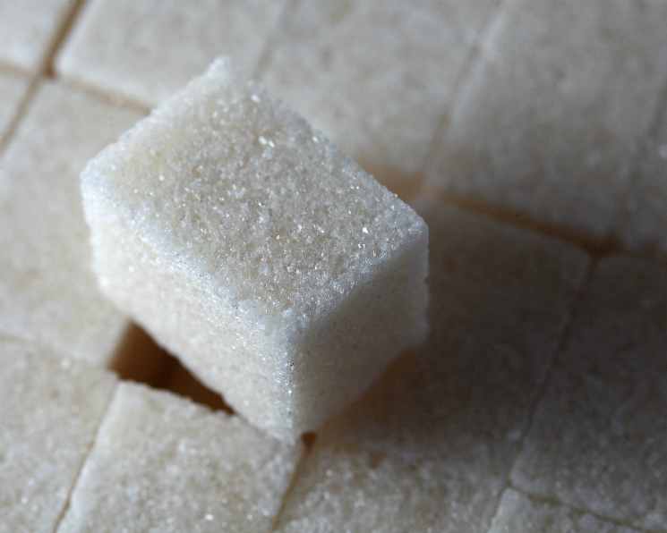 Более 400 тонн сахара доставят в Якутию по линии «Якутоптторга»