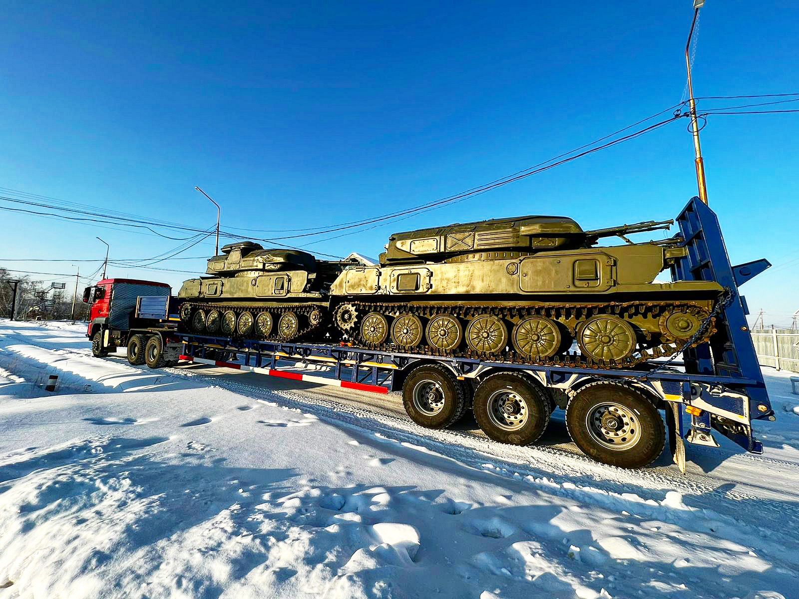 Новые экспонаты военной техники доставили в якутский центр патриотического воспитания «Авангард»