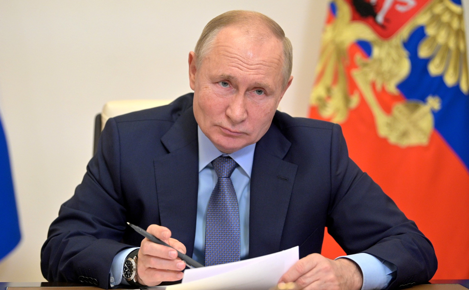 Владимир Путин подписал закон об уголовном наказании за фейки о ВС РФ