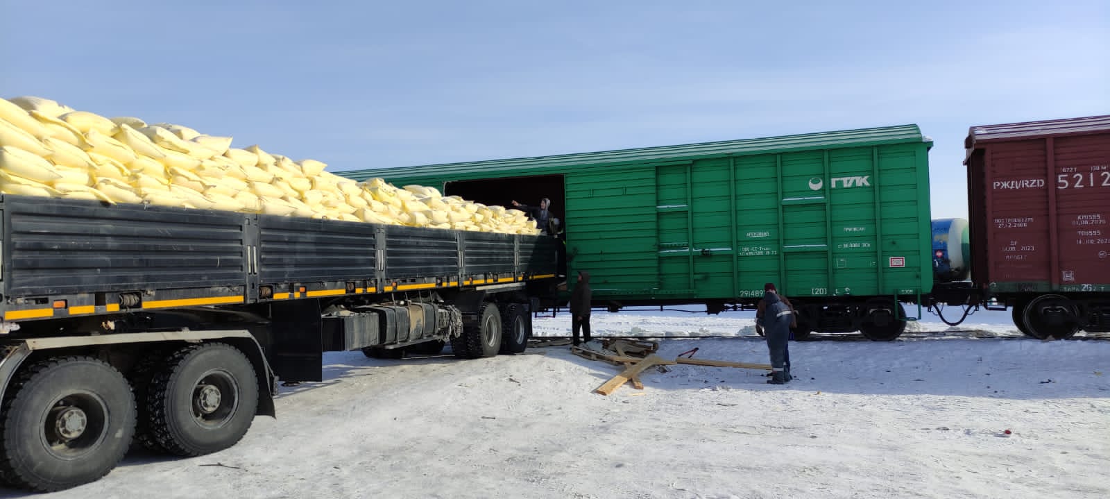 200 тонн муки доставили в Якутию по железной дороге