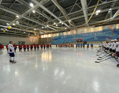 Четыре мужские команды участвуют в чемпионате Якутии по хоккею