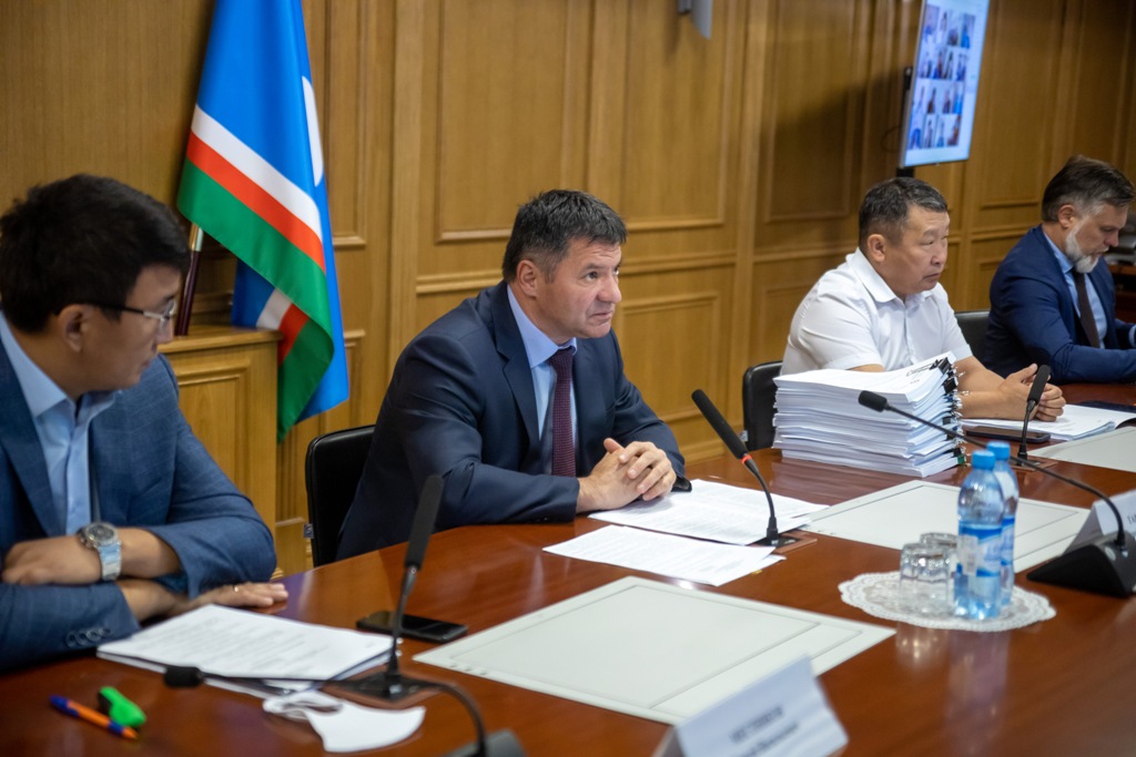 Меры для поддержки экономики региона в условиях санкций готовят в Якутии