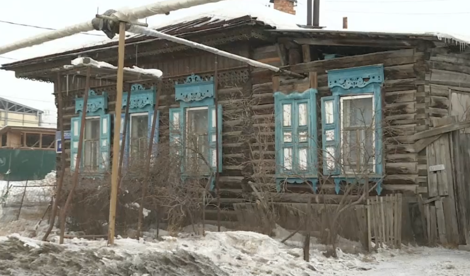 Каждую весну дома в одном из кварталов Якутска утопают в талых и сточных водах