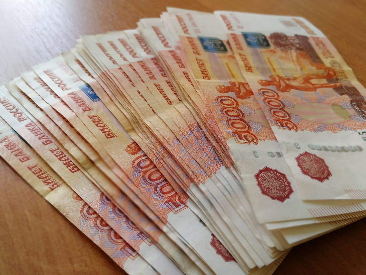 Запланированные на дорогостоящие мероприятия средства направят на поддержку экономики в Якутии