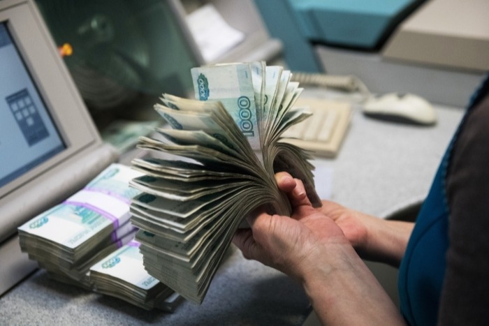 Центробанк России ввел временный порядок выдачи наличной валюты со счетов