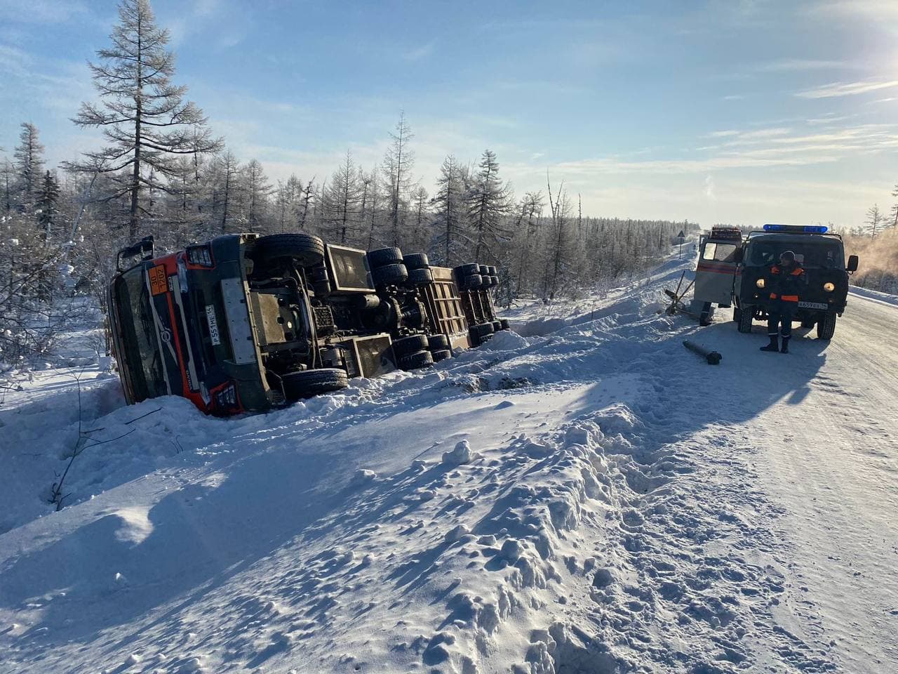 Машины с нефтепродуктами опрокинулись в двух районах Якутии